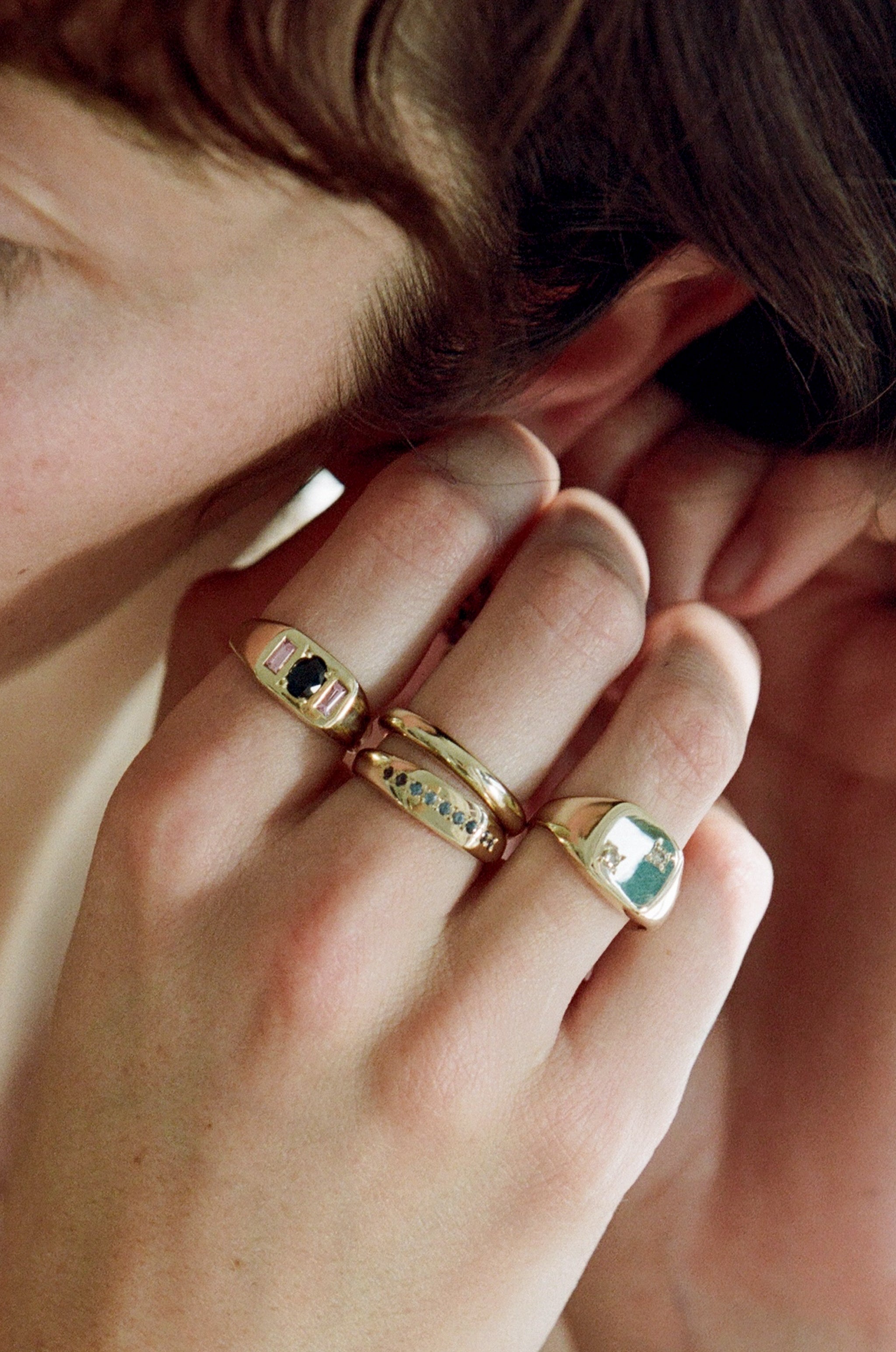Line Signet Ring with Blue Sapphires