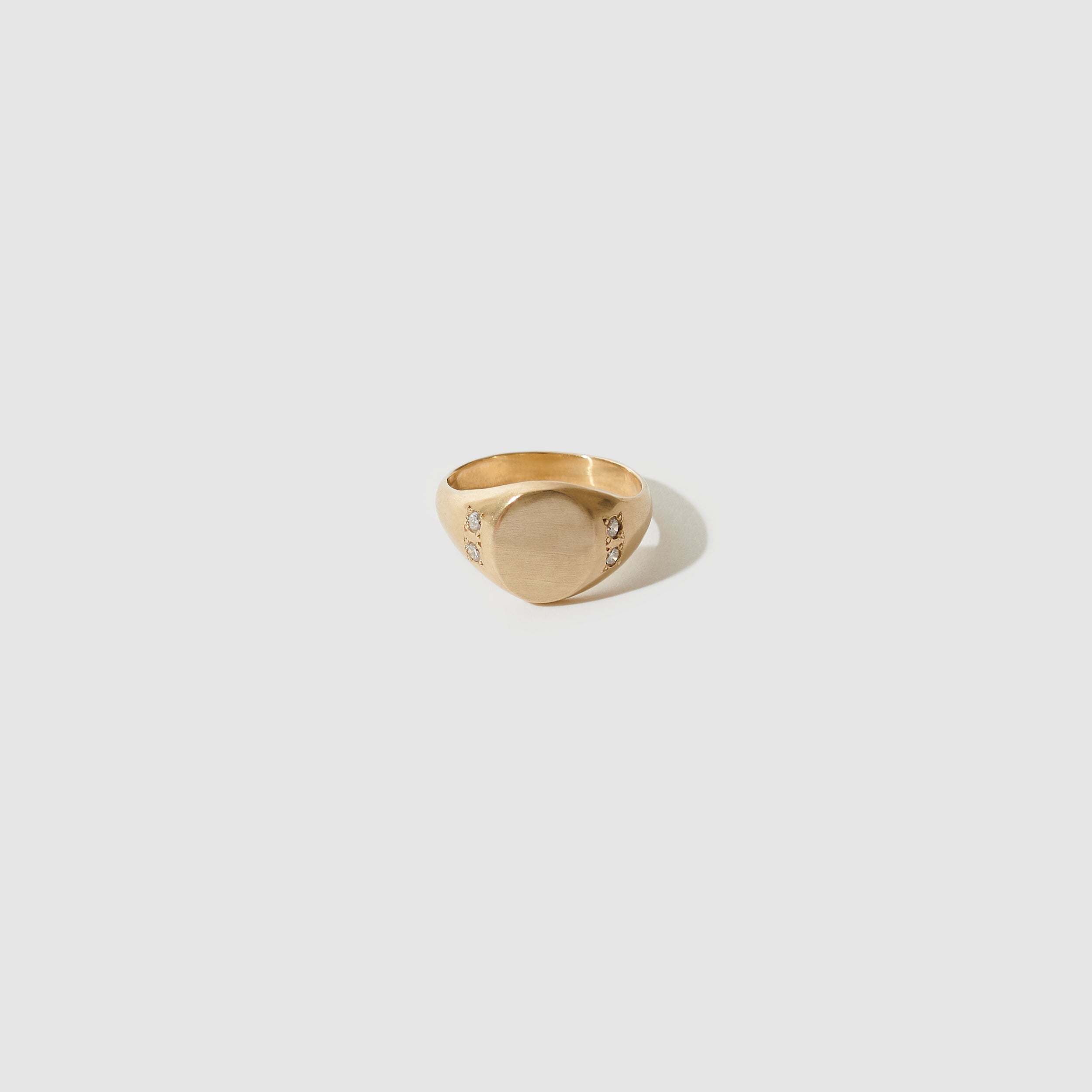 Oval Signet Ring ≈ Diamonds