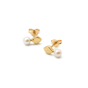 Pearl Stud ~ Gold