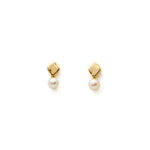 Pearl Stud ~ Gold