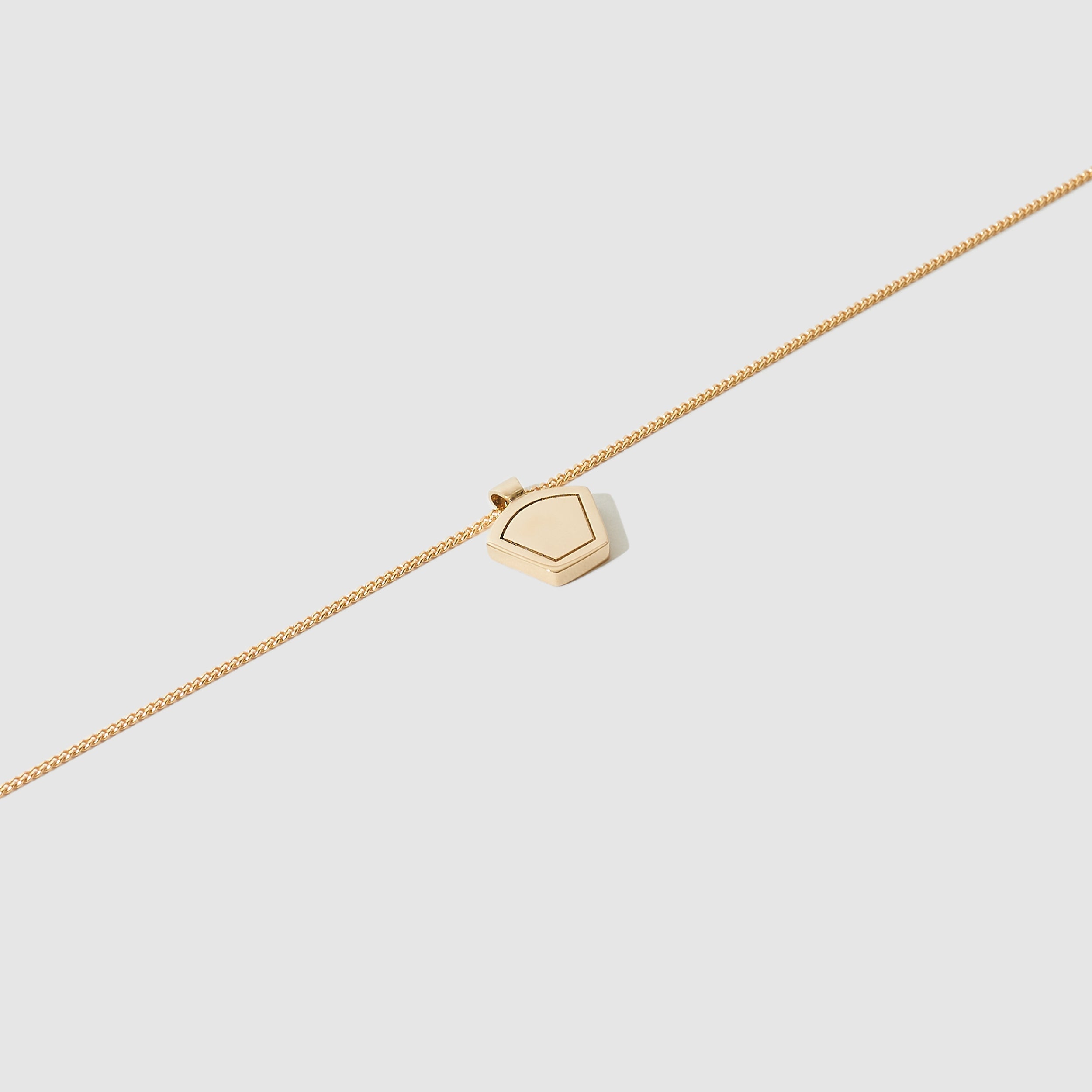 Protection Pendant ≈ 9ct Yellow Gold
